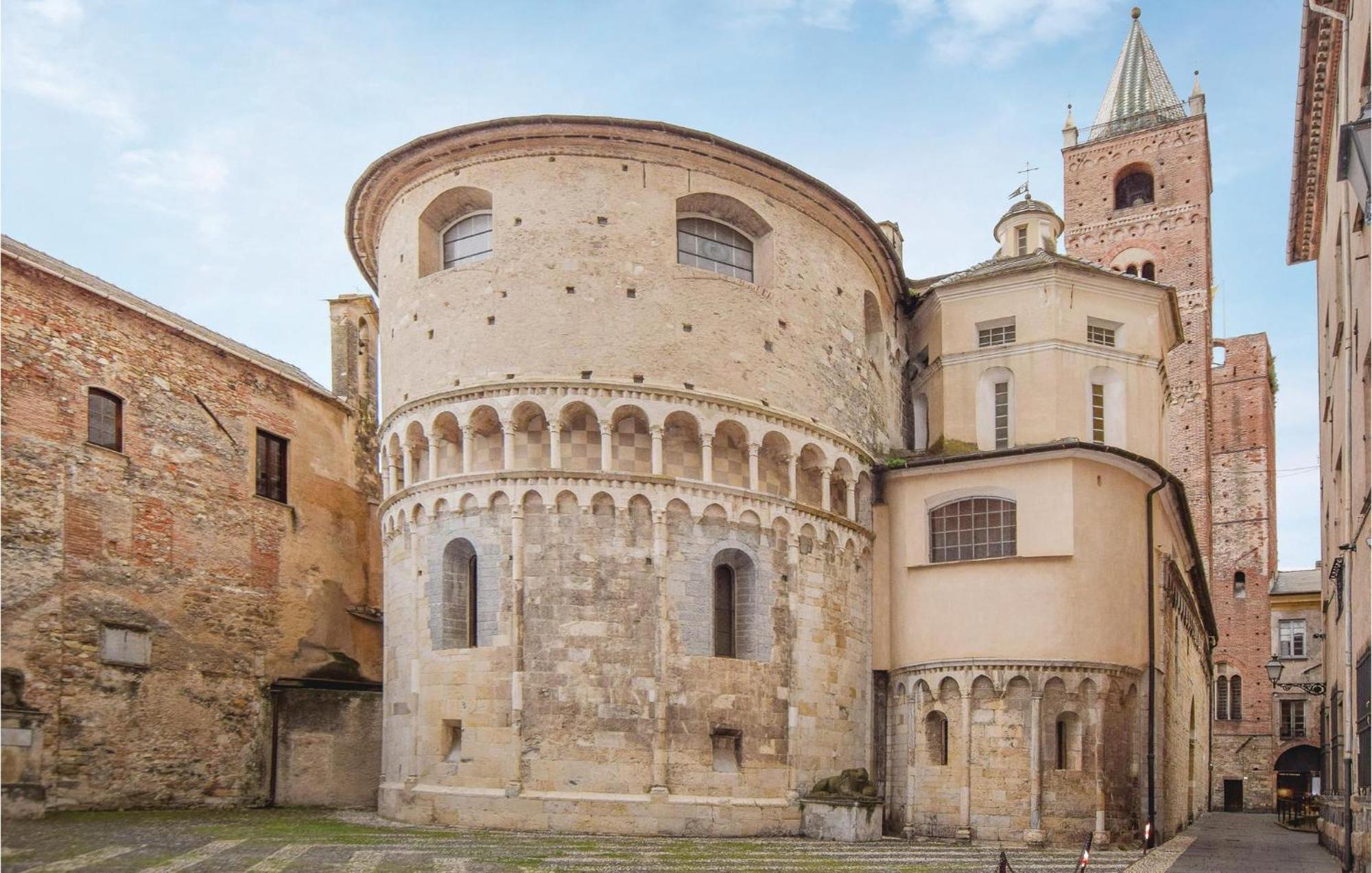 Amazing Apartment In Albenga With Wifi Bagian luar foto